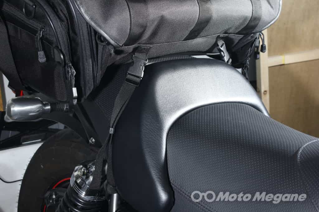 簡単積載可能で容量可変もできる!1泊ツーリングに最適なIGAYAのロングツーリングシートバッグ