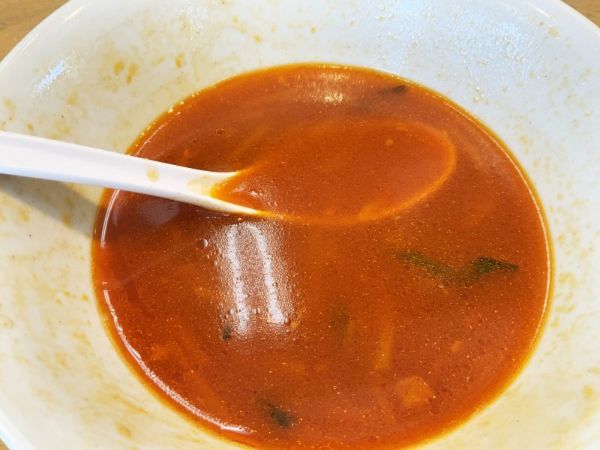 コショウ多すぎ!!平成けやき通り「里屋」の酸辣湯麺が辛いし酸っぱいしで美味しいけれどもう大変!