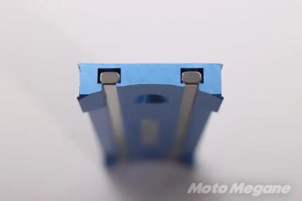 久々に感動!スプレー缶が壁にピタっ!ガレージ収納問題に革命発生