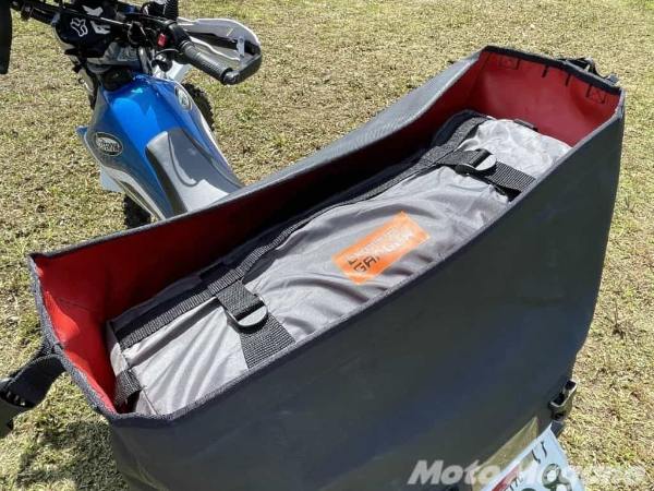 ライダーが作ったキャンプツーリング専用テント「バイクツーリングテント 1」をインプレ