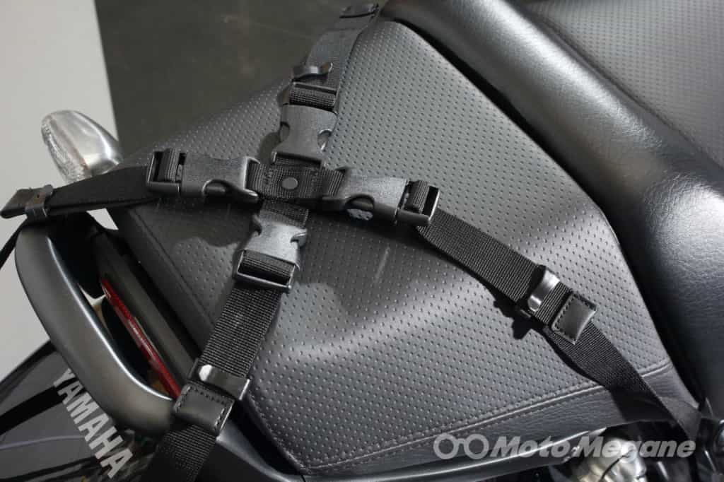 簡単積載可能で容量可変もできる!1泊ツーリングに最適なIGAYAのロングツーリングシートバッグ