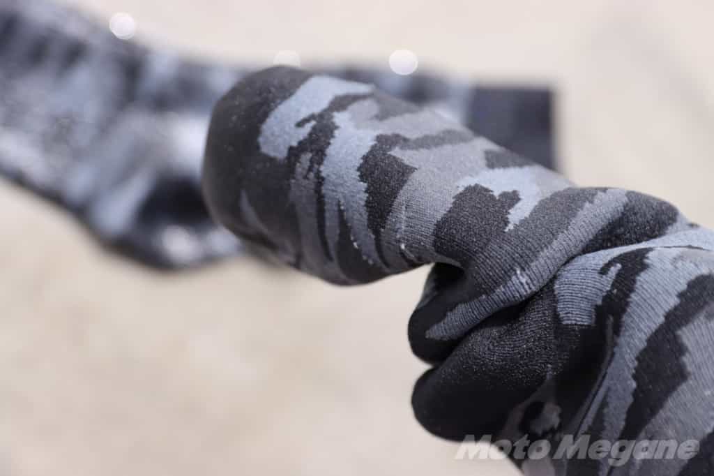 【夏のゲリラ豪雨対策 】水が侵みない靴下「FUBAR防水ソックス」にたっぷり水をかけてみたら本当に足が濡れなかった!バイクツーリング時はいつでも着用したい便利さ