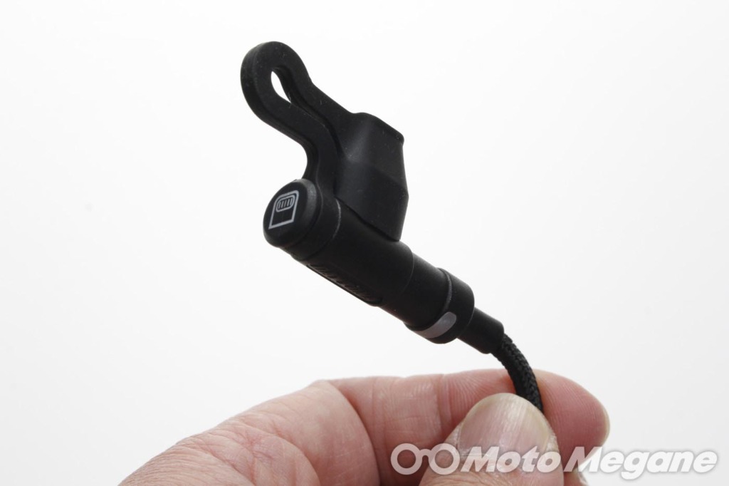 iPhoneユーザーはこれ一択!?バイクからライトニングにダイレクト充電できるDAYTONA バイク専用電源 Lightningを装着!