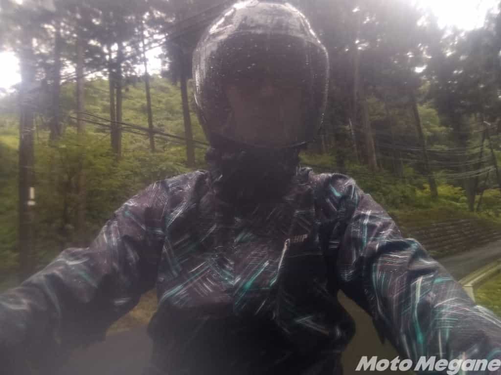 バイク用レインコートの気になる性能をチェック!ワークマンカッパと比較してみた