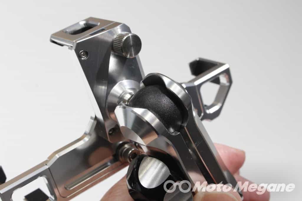 アルミ削り出しで他製品とは一線を画す存在感。プレミアムバイクにもばっちりマッチするSYGN HOUSE MOUNT SYSTEM ABC-6 Smart Phone 汎用ホルダーセット4