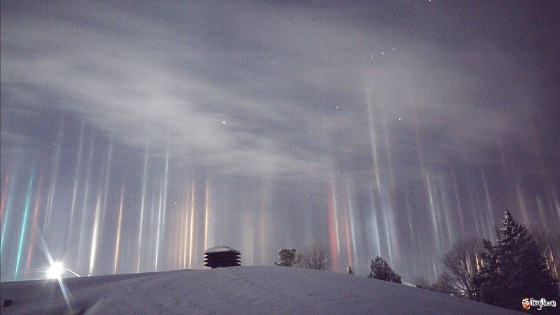 「悪魔の角」のような太陽、カタールの沿岸都市で撮影される