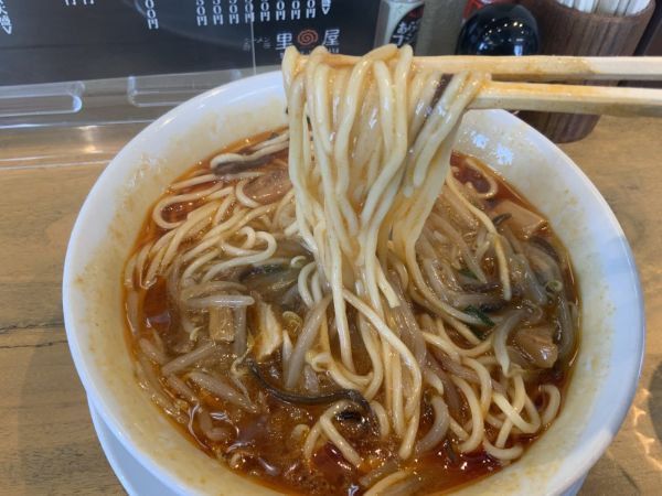コショウ多すぎ!!平成けやき通り「里屋」の酸辣湯麺が辛いし酸っぱいしで美味しいけれどもう大変!