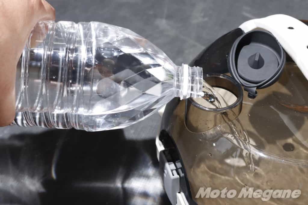 バイク洗車環境が無いライダーの救世主!?完全ポータブルでホースの水が使える「充電式マルチ洗浄機 ヴィットリオ」がけっこう活躍しそう