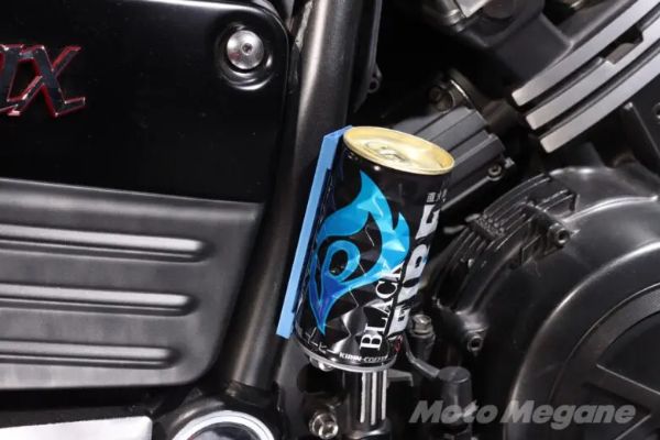 久々に感動!スプレー缶が壁にピタっ!ガレージ収納問題に革命発生
