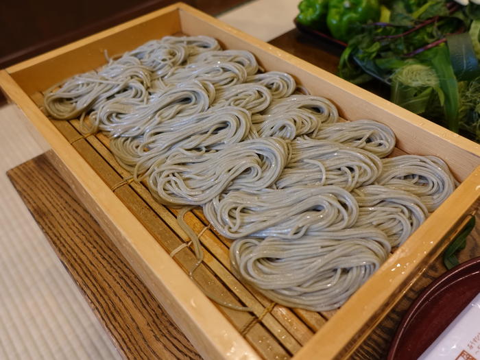 新潟全酒蔵の代表銘柄を唎き酒できる「ぽんしゅ館」