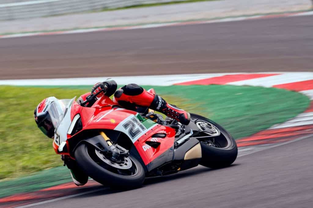 DUCATI・パニガーレV2伝説のレーサー『トロイ・ベイリス』記念モデルが登場!