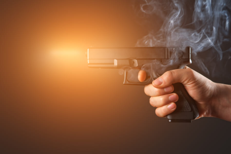 電車の中から銃をうったらどうなるの?