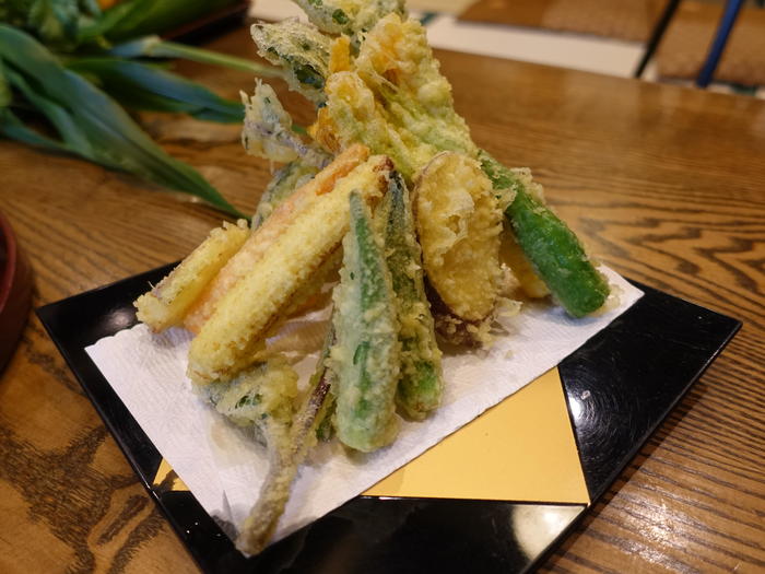 新潟全酒蔵の代表銘柄を唎き酒できる「ぽんしゅ館」