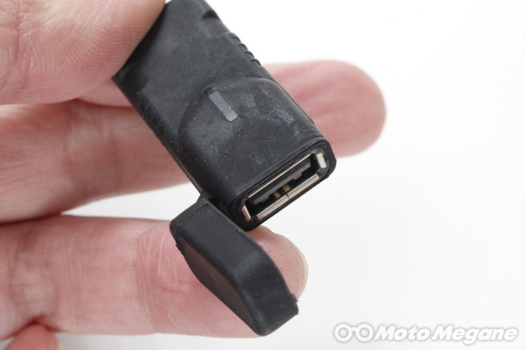 コンパクトかつシンプルなUSB電源ならこれ!防水かつバッテリー電圧モニターまで付いたキジマUSBポートKITシングルインジケーター付