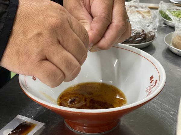 美味しいけど食べにくいラーメンナンバー1。新阿蘇大橋ラーメンの長さがやばい。