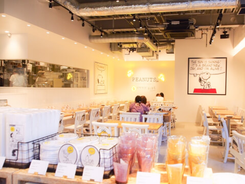 原宿にサステナブルフードが食べられる「PEANUTS Cafe」がオープン!通称“スヌーピーカフェ”の魅力を大公開
