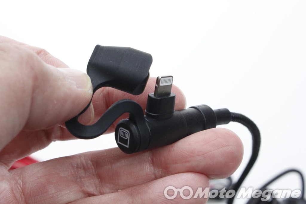 iPhoneユーザーはこれ一択!?バイクからライトニングにダイレクト充電できるDAYTONA バイク専用電源 Lightningを装着!