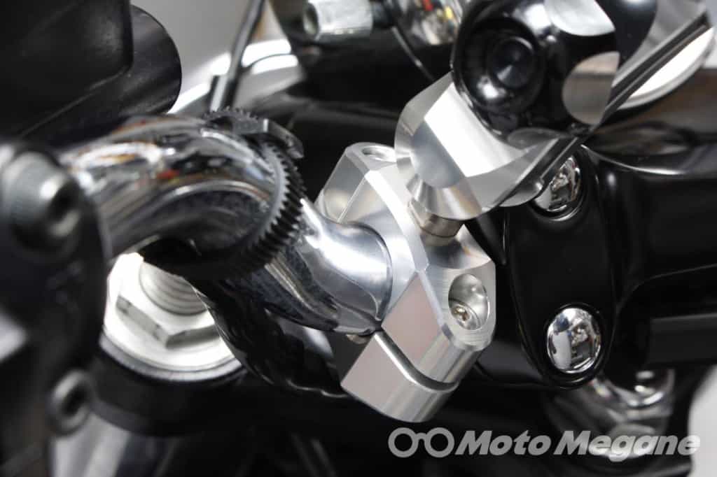 アルミ削り出しで他製品とは一線を画す存在感。プレミアムバイクにもばっちりマッチするSYGN HOUSE MOUNT SYSTEM ABC-6 Smart Phone 汎用ホルダーセット4