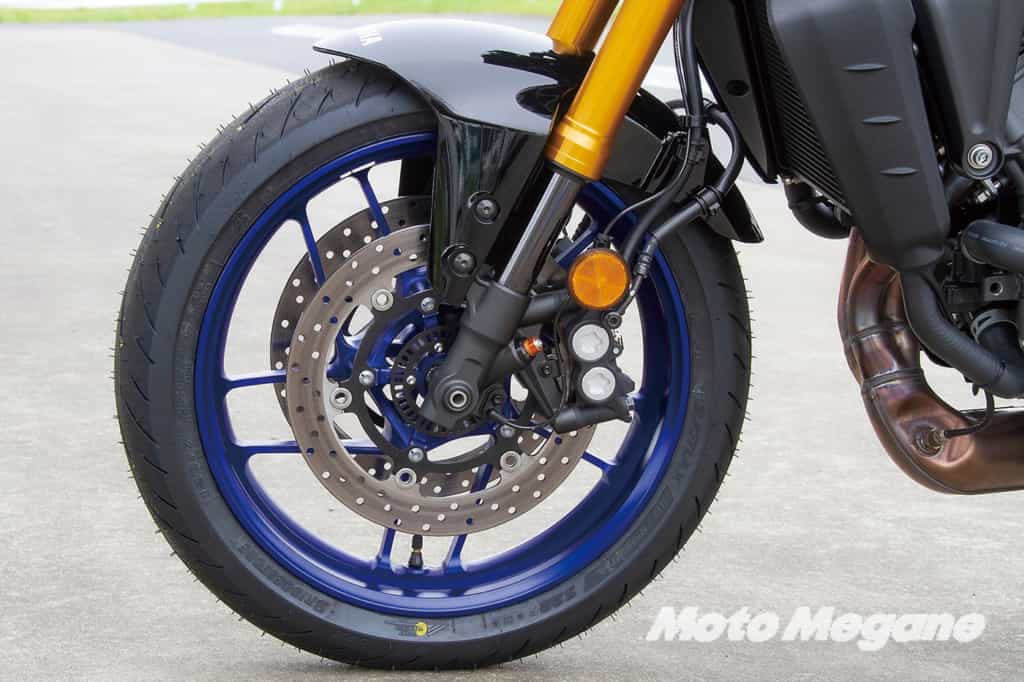 【新型車試乗インプレ】3代目ヤマハMT-09とSPは「誰もが気軽に楽しめる暴れ馬」だ!スペック・シート高(足つき)等もチェック!