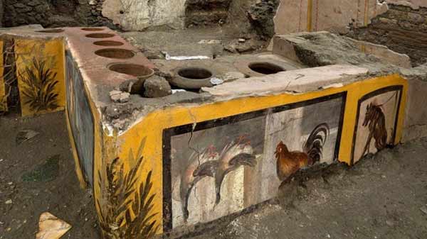 約2000年前の「ファストフード店」をポンペイ遺跡で発見!食材が描かれた絵も発掘(イタリア)