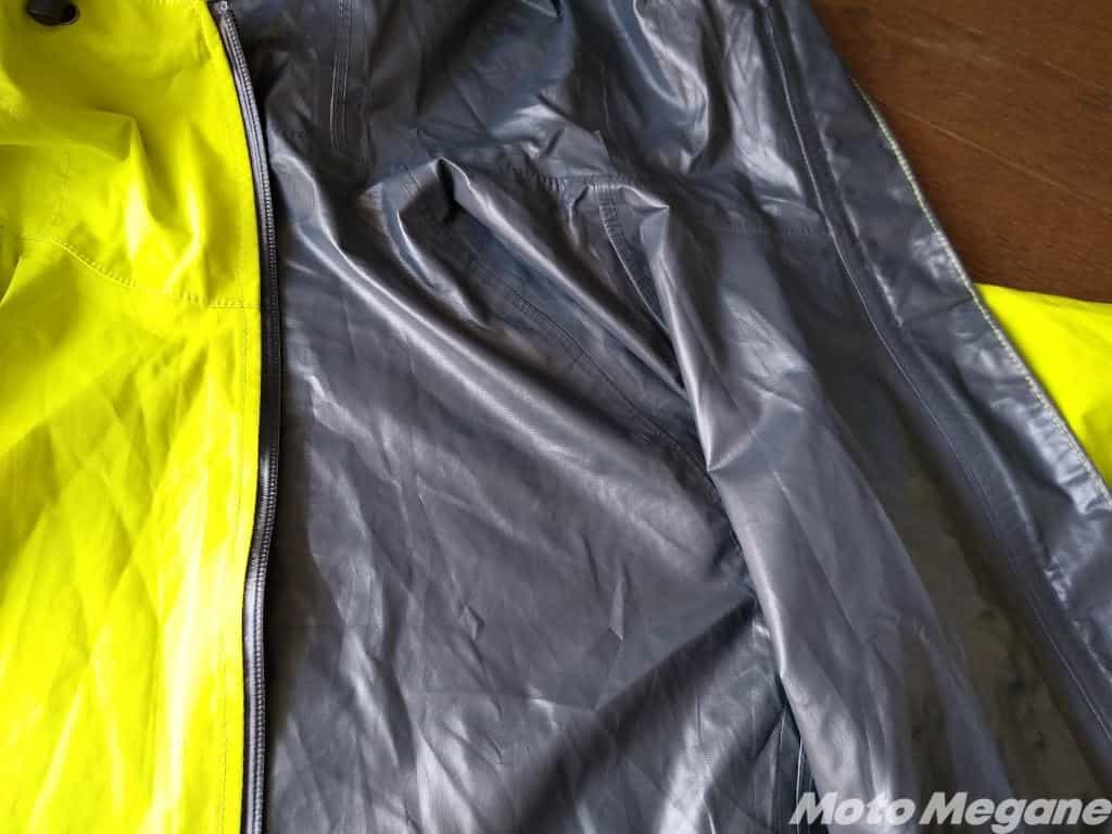 バイク用レインコートの気になる性能をチェック!ワークマンカッパと比較してみた