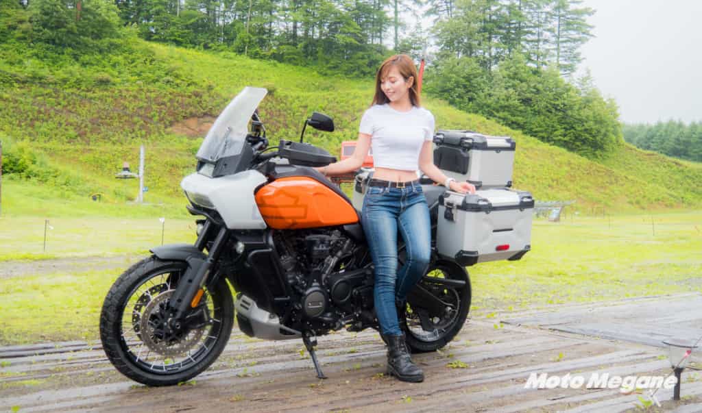 ハーレーダビッドソン初のアドベンチャーバイク パンアメリカ試乗イベントにモトメガネ女子ライターが参加!足つきとインプレッション