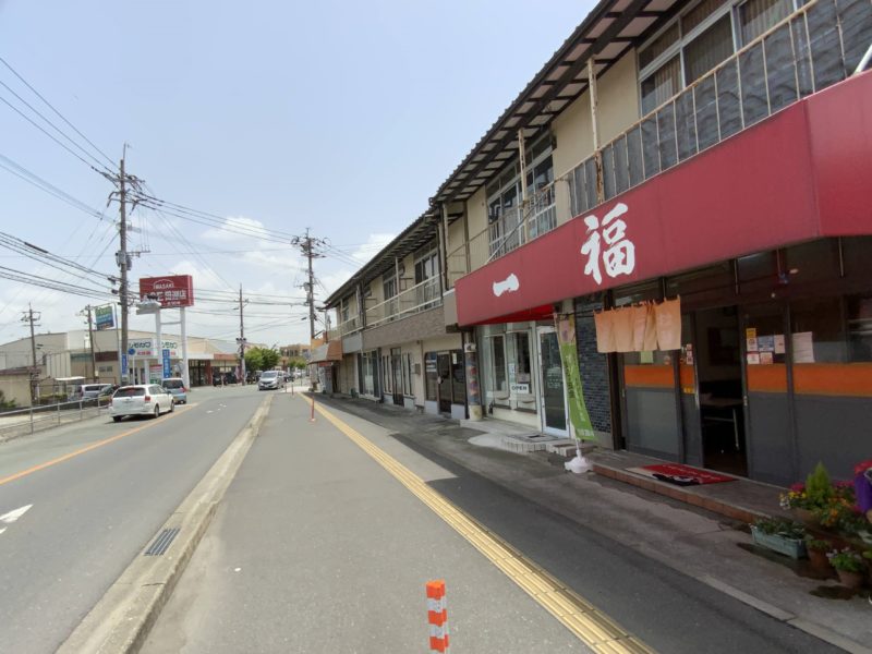 旧浜線の老舗ラーメン店「一福」の昔なつかしい味わいの豚骨ラーメン!半やきめしセットでいただきます