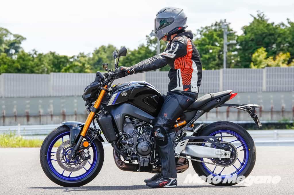 【新型車試乗インプレ】3代目ヤマハMT-09とSPは「誰もが気軽に楽しめる暴れ馬」だ!スペック・シート高(足つき)等もチェック!
