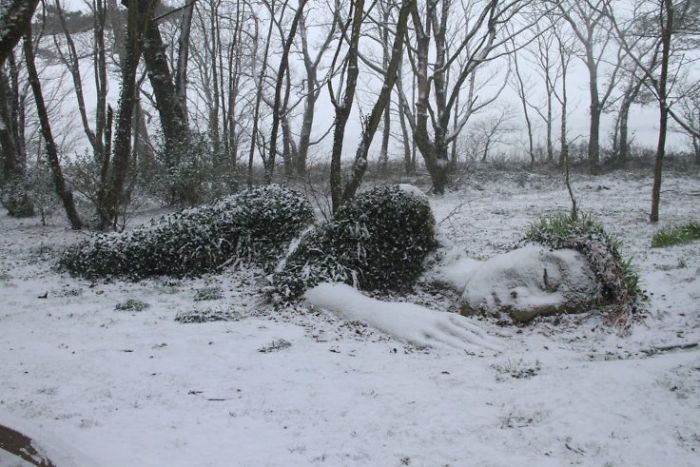季節によって姿を変える。「生きた女神」が横たわる神秘的な庭園(イギリス)