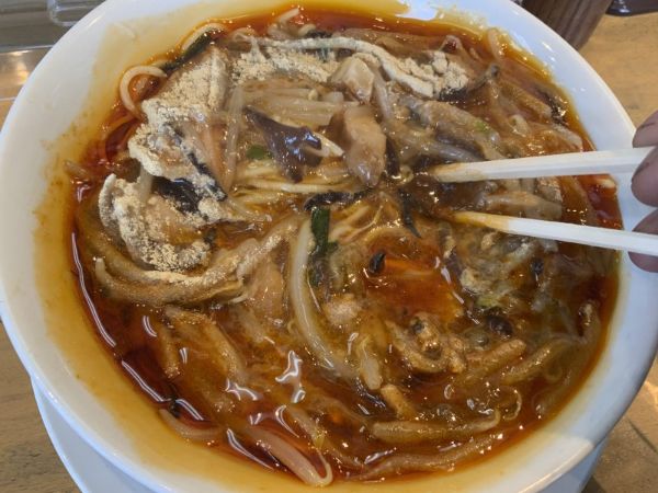 コショウ多すぎ!!平成けやき通り「里屋」の酸辣湯麺が辛いし酸っぱいしで美味しいけれどもう大変!