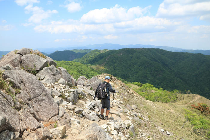 実践!私のマイクロツーリズム〜個性豊かな峰を育む、三重・滋賀県境の鈴鹿山地〜
