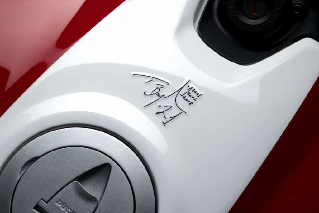 DUCATI・パニガーレV2伝説のレーサー『トロイ・ベイリス』記念モデルが登場!