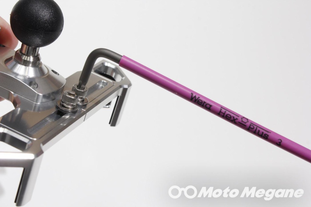 アルミ削り出しで他製品とは一線を画す存在感。プレミアムバイクにもばっちりマッチするSYGN HOUSE MOUNT SYSTEM ABC-6 Smart Phone 汎用ホルダーセット4