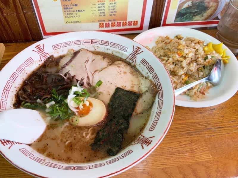 旧浜線の老舗ラーメン店「一福」の昔なつかしい味わいの豚骨ラーメン!半やきめしセットでいただきます