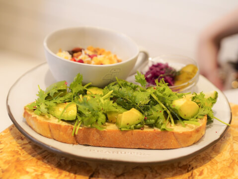 原宿にサステナブルフードが食べられる「PEANUTS Cafe」がオープン!通称“スヌーピーカフェ”の魅力を大公開