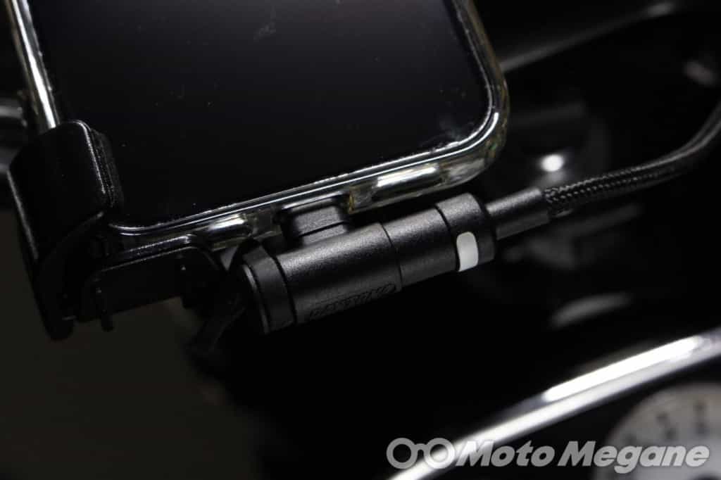 iPhoneユーザーはこれ一択!?バイクからライトニングにダイレクト充電できるDAYTONA バイク専用電源 Lightningを装着!