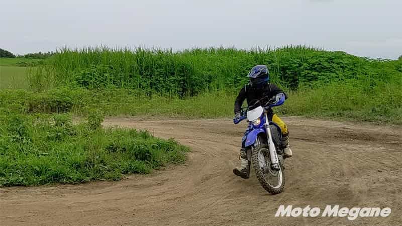 最強のオフロードヘルメットはどっち?Arai Vクロス4とSHOEI VFX-WR、オフを爆走して比較してみた。