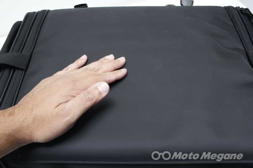 簡単積載可能で容量可変もできる!1泊ツーリングに最適なIGAYAのロングツーリングシートバッグ