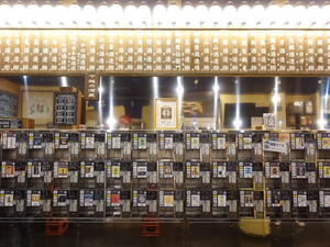 新潟全酒蔵の代表銘柄を唎き酒できる「ぽんしゅ館」