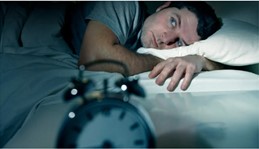 貧困層は睡眠時間を増やしても良い効果がないと明らかに