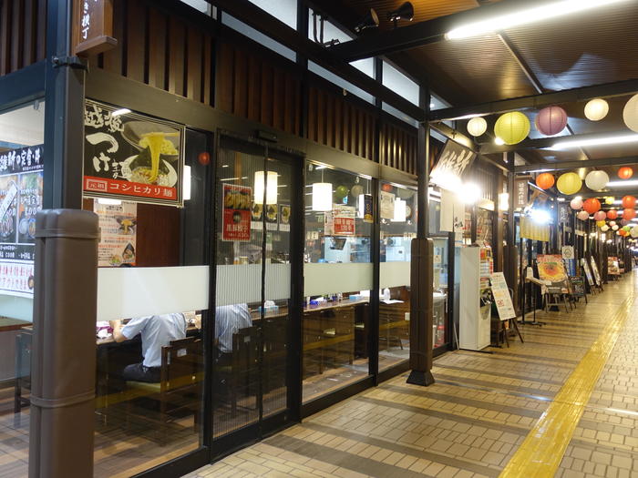 新潟全酒蔵の代表銘柄を唎き酒できる「ぽんしゅ館」