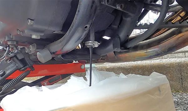 スポスタに最適というエンジンオイルが誕生。自分で交換作業をやってみた!