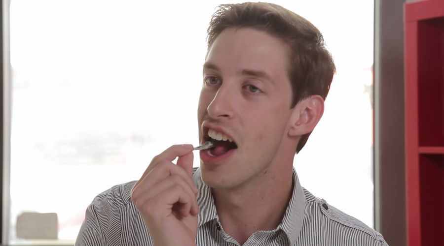 【実験映像】アメリカ人に“日本のお菓子”を食べさせてみた反応が面白い!