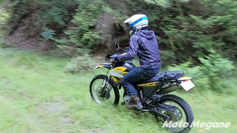 最強のオフロードヘルメットはどっち?Arai Vクロス4とSHOEI VFX-WR、オフを爆走して比較してみた。