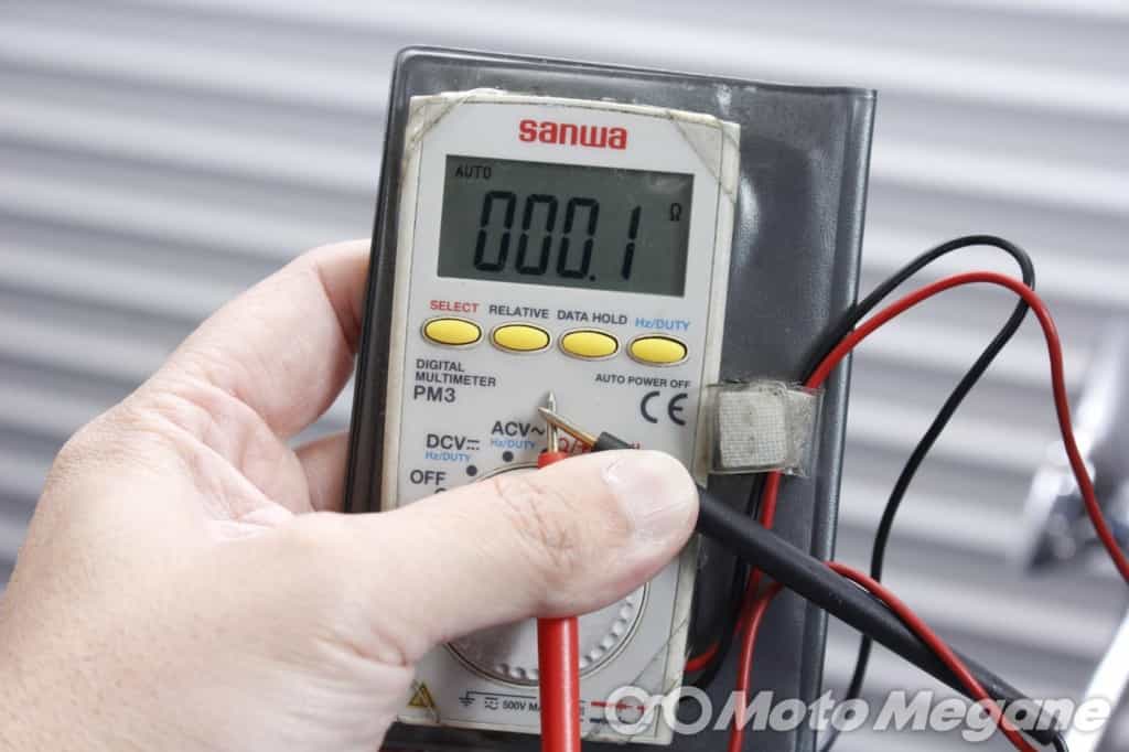 iPhoneユーザーはこれ一択!?バイクからライトニングにダイレクト充電できるDAYTONA バイク専用電源 Lightningを装着!