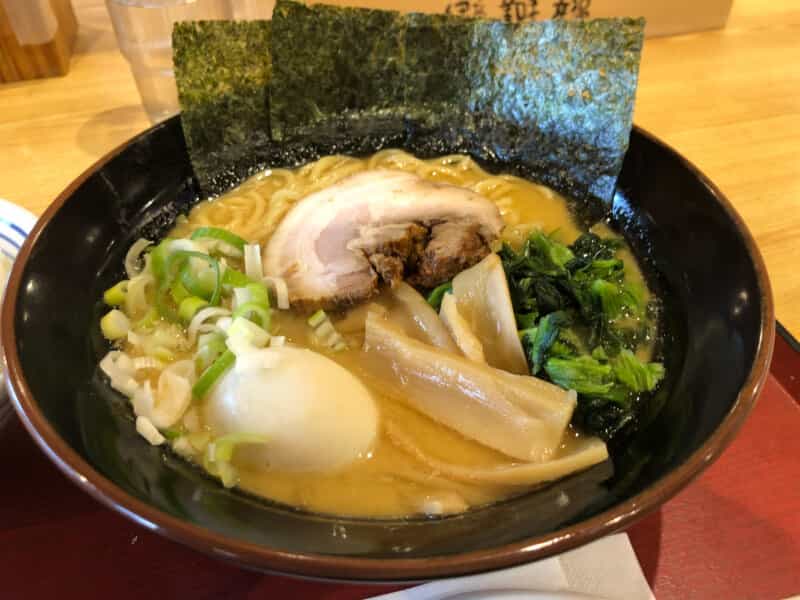 高尾街道沿い『元八王子食堂』が家系らーめんの提供開始!