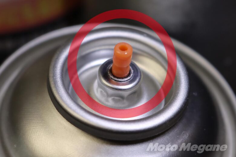 久々に感動!スプレー缶が壁にピタっ!ガレージ収納問題に革命発生