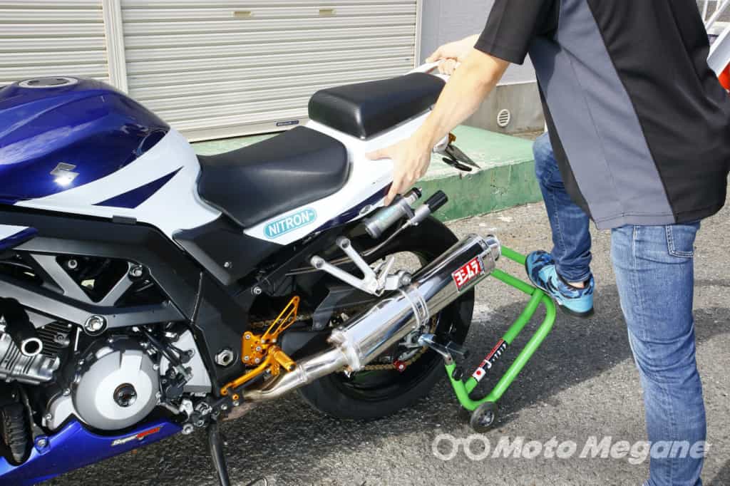 簡単メンテナンススタンドで愛車整備がもっと楽々に!J-TRIPのはじめてスタンド