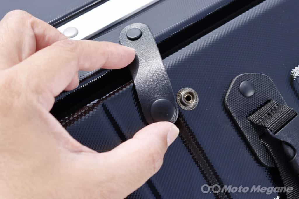 ツーリングシートバッグ界に現れた孤高のオリジナリティ!瞬時にテーブルに変身するTANAXのキャンプテーブルシートバッグMFK-268