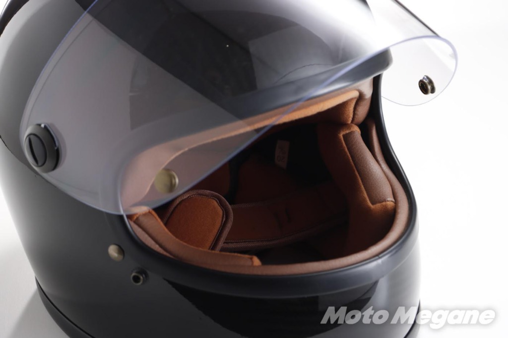 レトロなフォルムとカーボン素材の良いとこ取りしたフルフェイス「NV RoadRacer CARBON HYBRID」